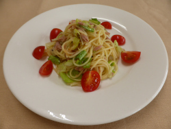 ツナとバジルの冷製パスタの写真