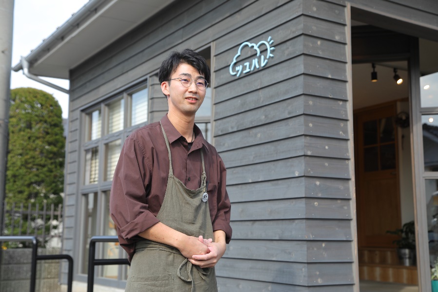 ツユハレ店主の矢島さんの写真