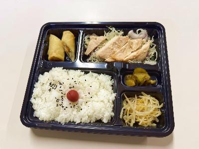 たけちゃん食品の健康メニュー「鶏の味噌焼き定食」の写真