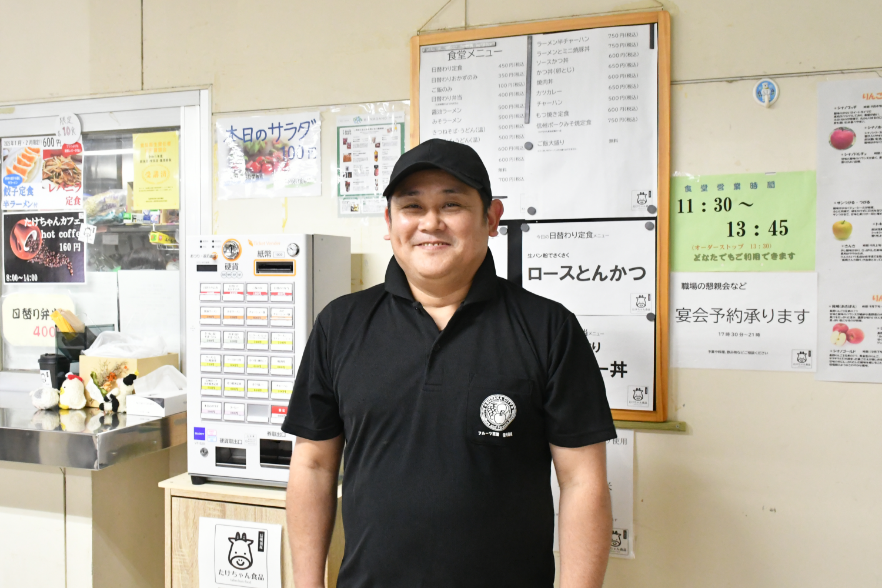 たけちゃん食品のお市役所地下食堂店長、矢野さんの顔写真