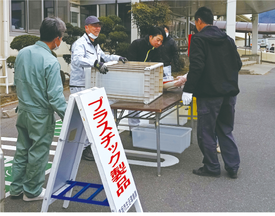 市役所前資源物拠点回収の様子
