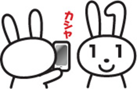 マイナンバー制度のマスコットキャラクターマイナちゃんがスマートフォンで顔写真の撮影をしているイラスト