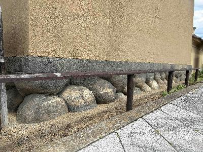 須坂クラシック美術館のぼたもち石積み