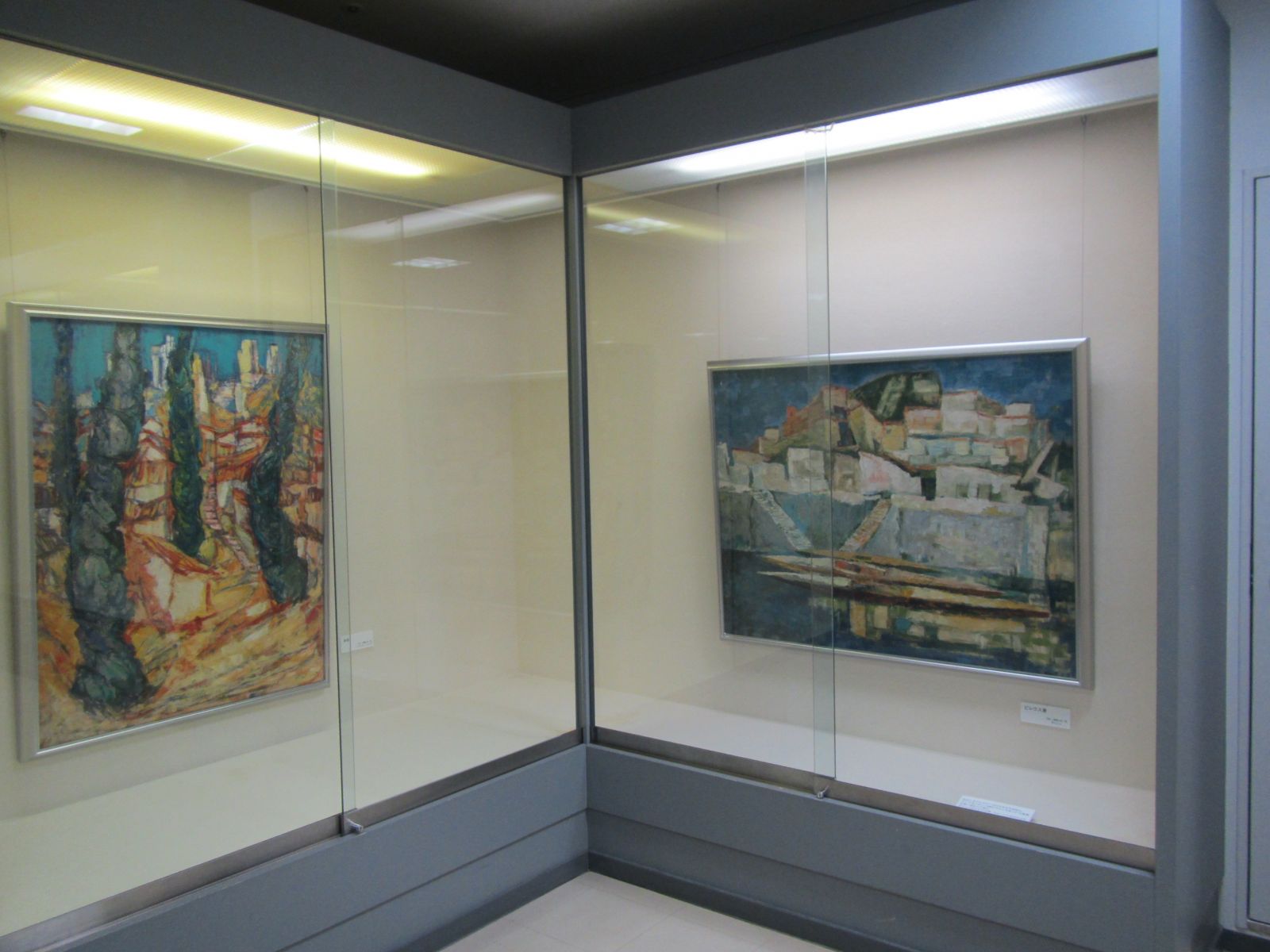 作品が展示されている様子の写真