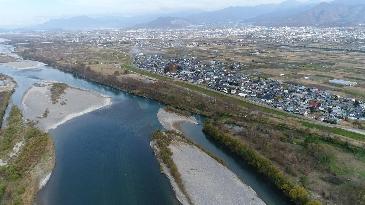 ちくまがわを上空から移した写真。