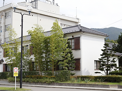 富士通工場内に立つ田中製糸迎賓館、後ろ側かみた写真