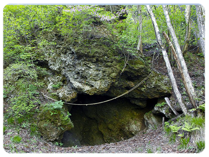 石小屋洞穴の写真。どうくつ。