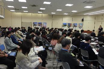 シルキーホールで行われた成果発表会の様子写真