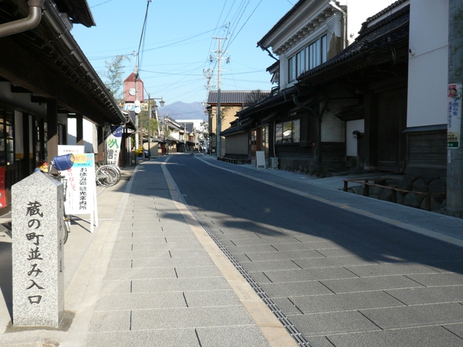 歴史を感じる石畳の市道銀座通り線の写真