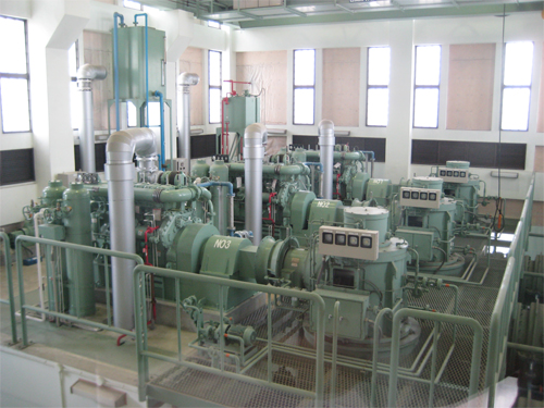 福島排水機場のポンプなどの写真