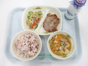 令和8年6月17日の小学校の給食の写真