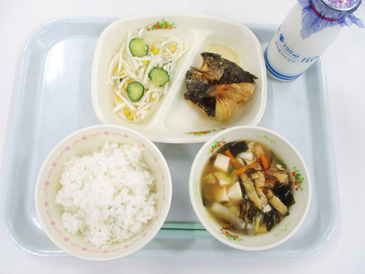 令和8年6月19日の小学校の給食の写真