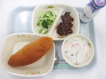 令和8年6月9日の小学校の給食の写真