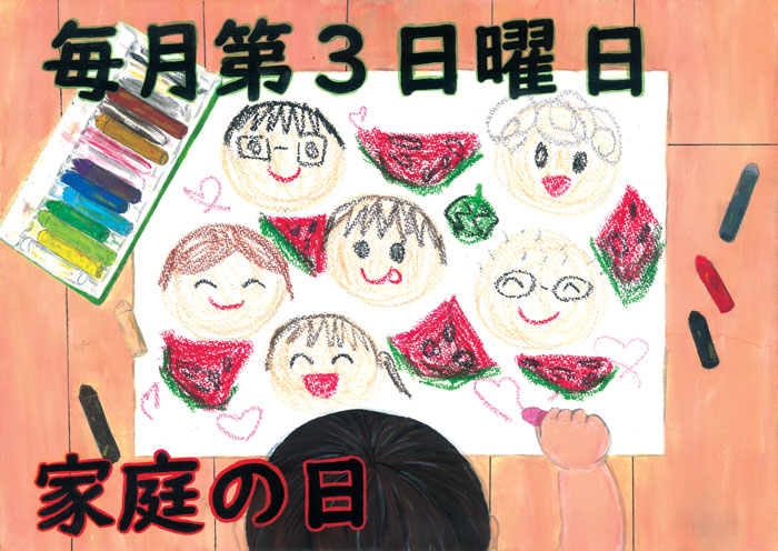 相森中学校3年野口彩衣さんの絵。スイカを家族で食べている様子を、画用紙いっぱいに描いている人の後ろ姿。