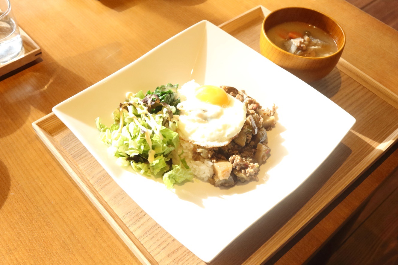 丸なす辛みそ丼の画像