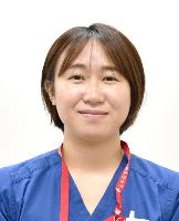 医師の写真。女性医師が穏やかな笑顔を向けている。