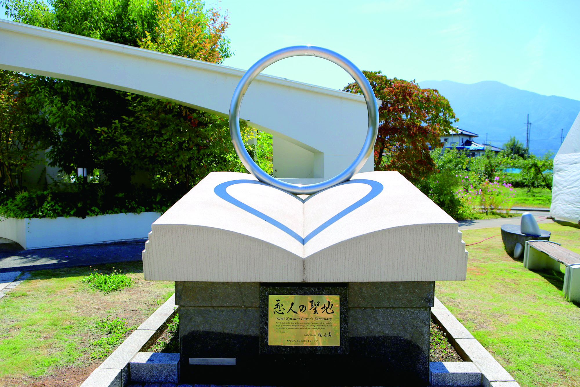 （イメージ）光が奏でるハートのシルエットを見に行こう