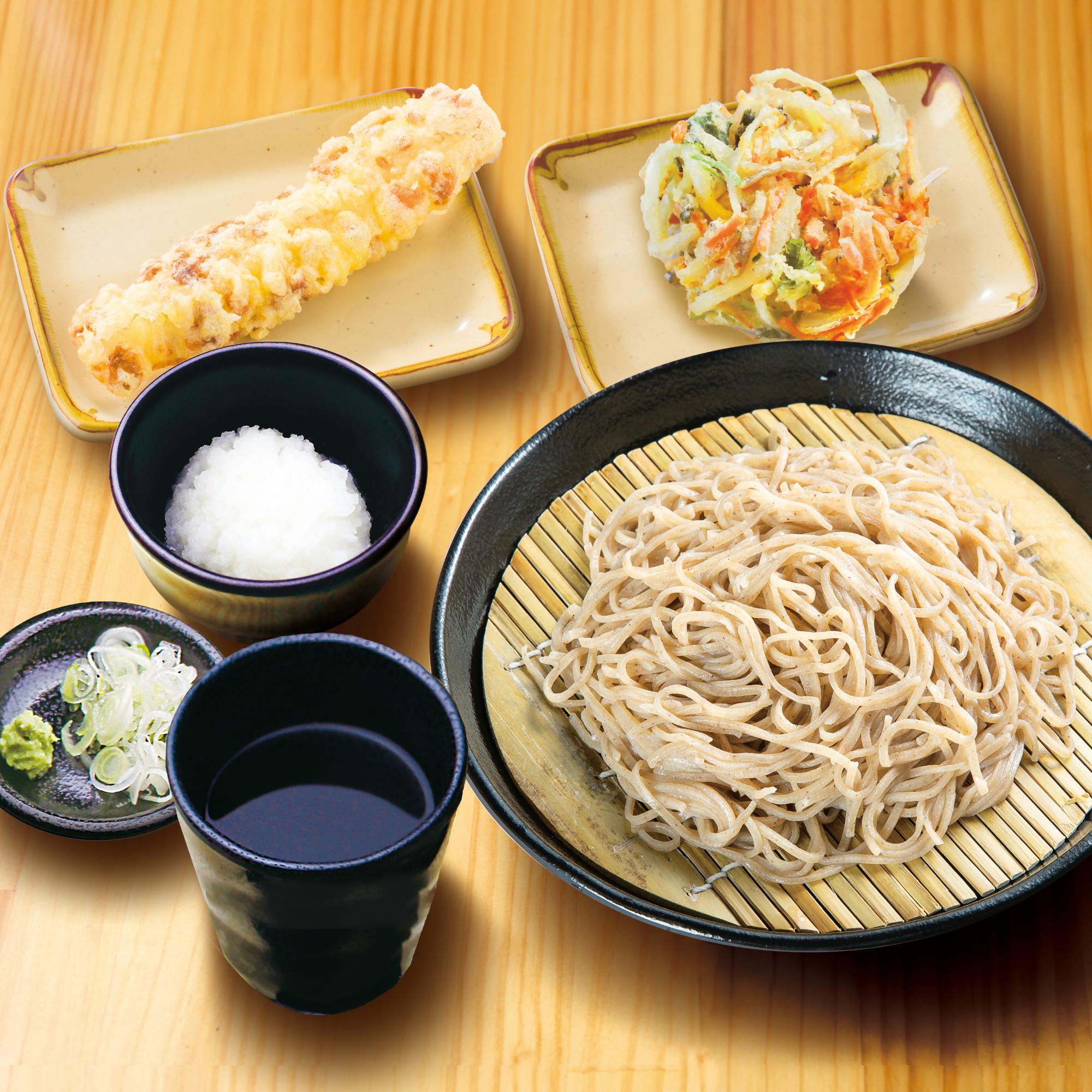 ざるそば、ちくわ天、季節のかきあげ、おろしのセレクトメニューの写真